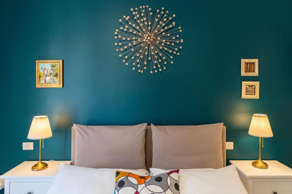 Bed, Photo of the whole room, Decorative detail, Bedroom