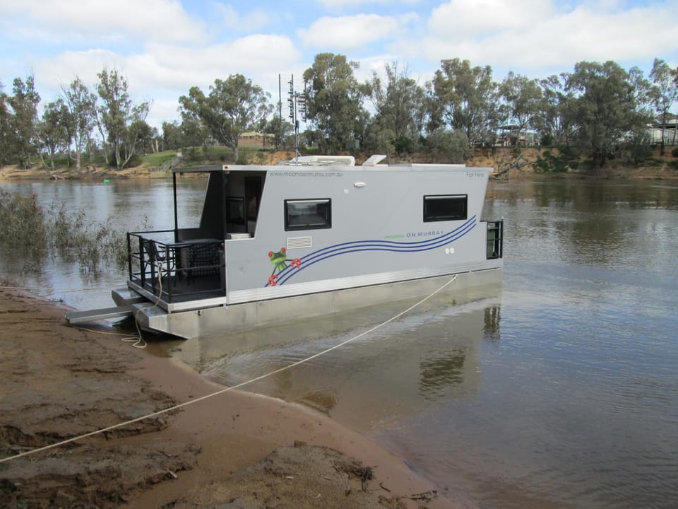 Moama on Murray Houseboats Docked boat in Echuca