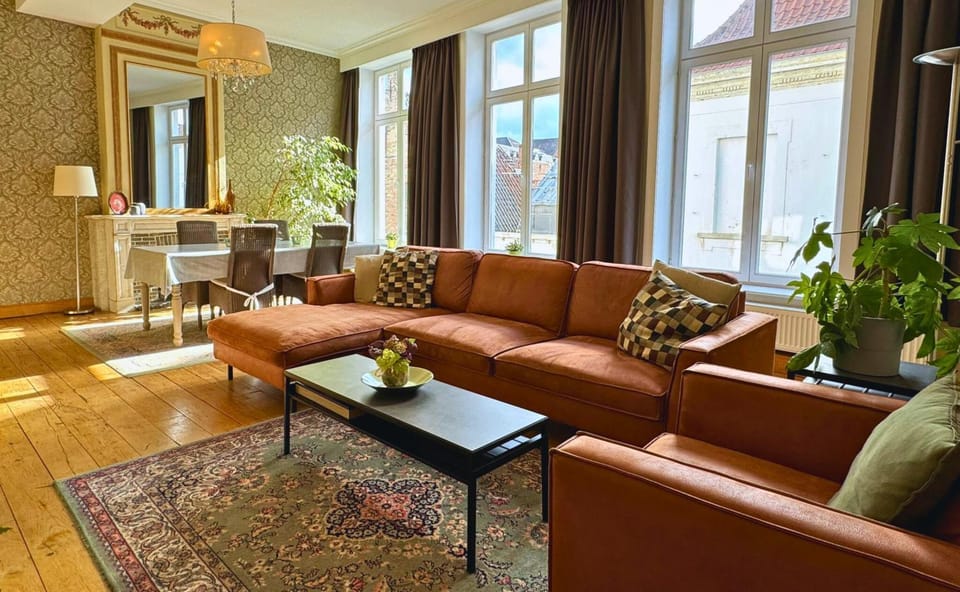 Seating area, Dining area