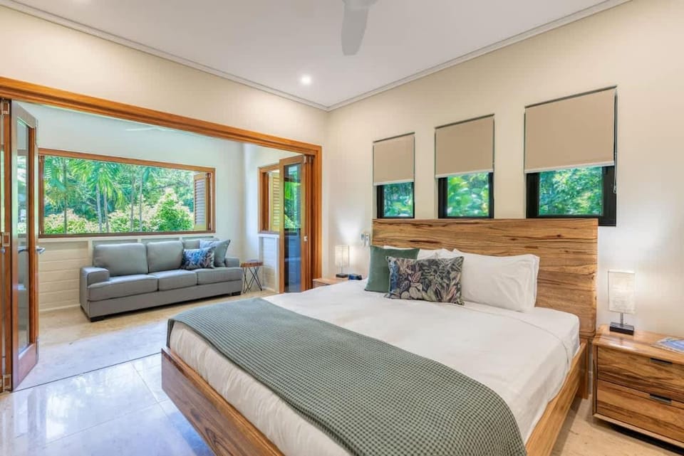 Flagstaff Pavillion - A Lush Subtropical Paradise Villa in Port Douglas