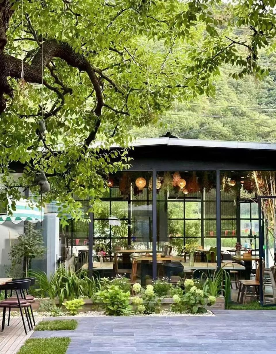 Restaurant/places to eat, Inner courtyard view
