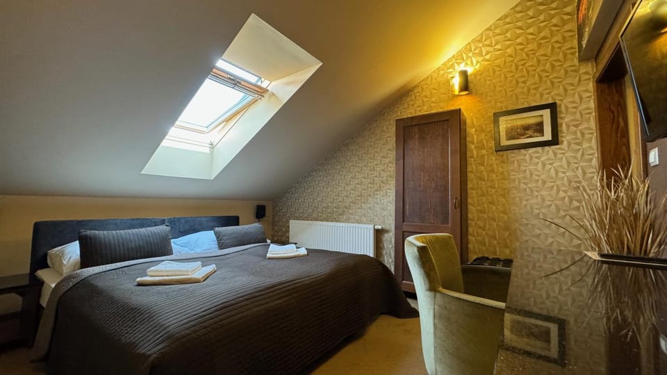 Photo of the whole room, Bedroom, hair dresser, wardrobe