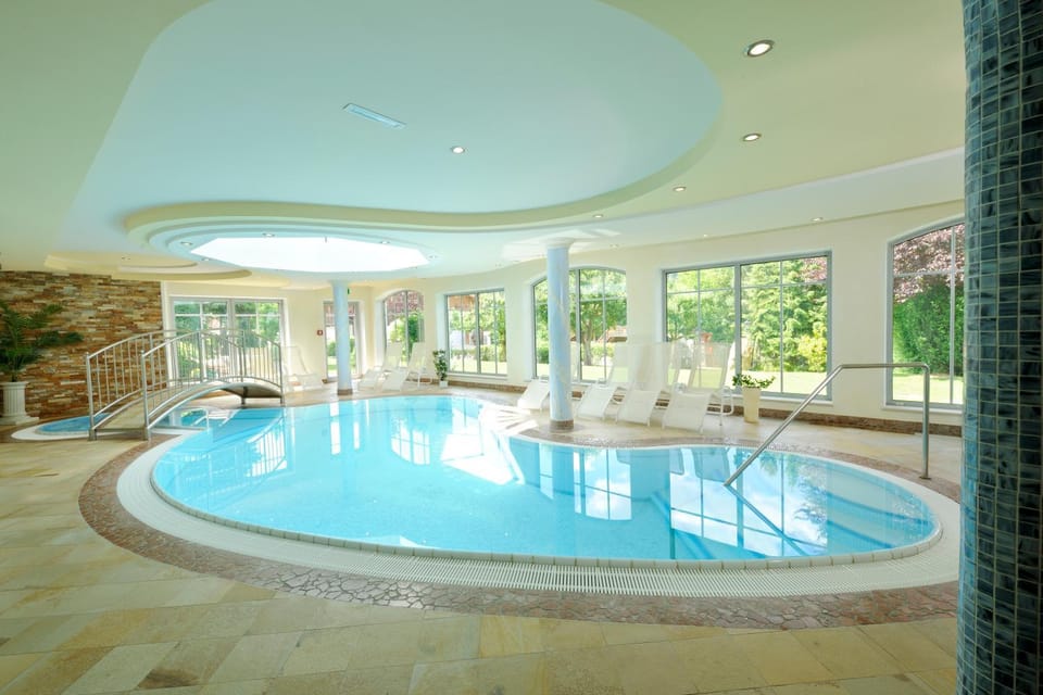Hot Tub, Pool view, Swimming pool