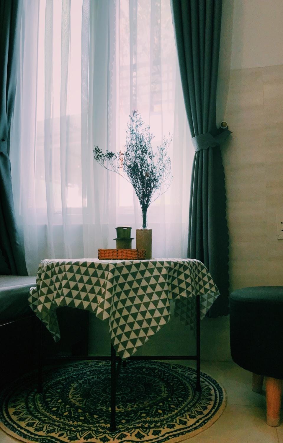 Living room, Decorative detail, Seating area, Dining area