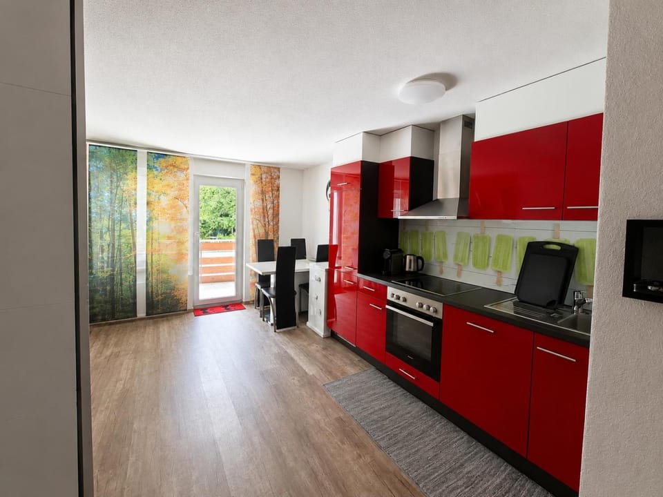 Kitchen or kitchenette, dishwasher, stove