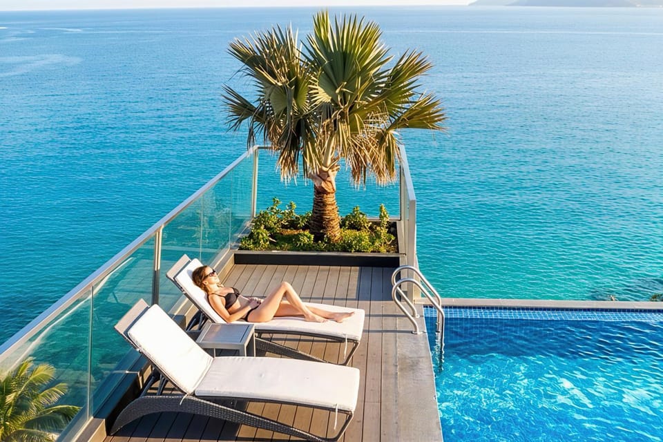Seating area, Pool view, Sea view, Swimming pool, sunbed