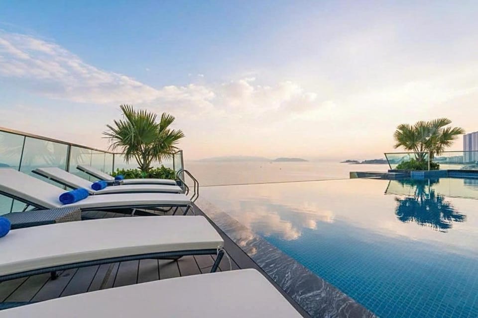 Pool view, Sea view, Swimming pool, sunbed