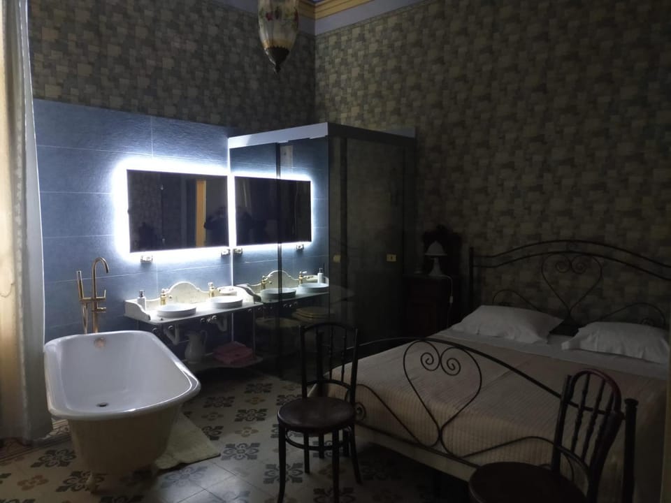 Photo of the whole room, Bath