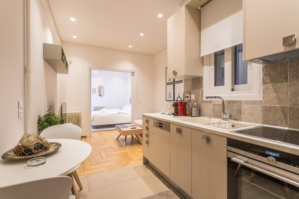Coffee/tea facilities, Kitchen or kitchenette, Living room, Seating area, Dining area, Bedroom