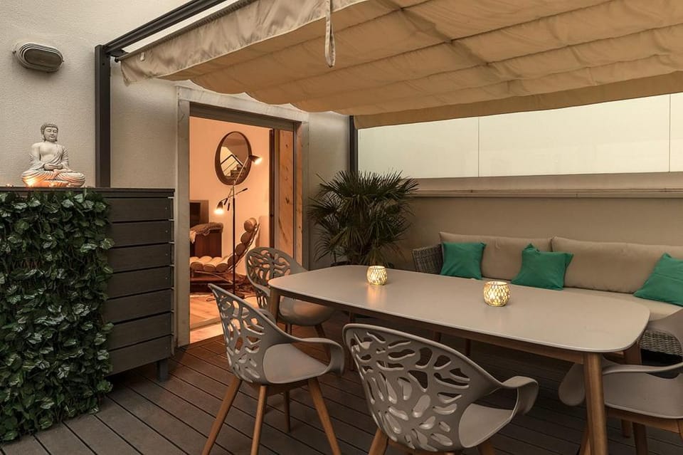 Patio, Spa and wellness centre/facilities, Seating area, Dining area, sunbed