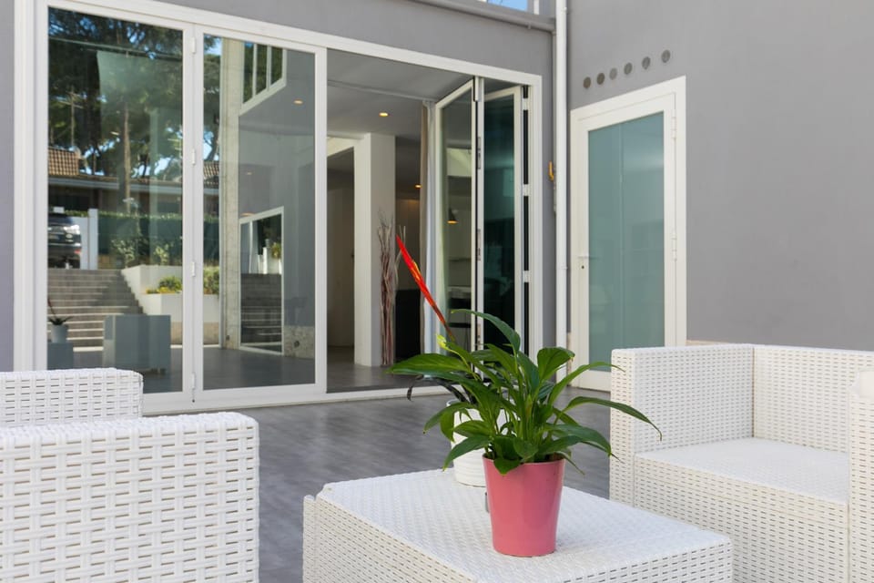 Facade/entrance, Garden