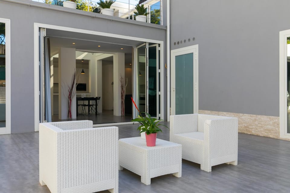 Facade/entrance, Garden