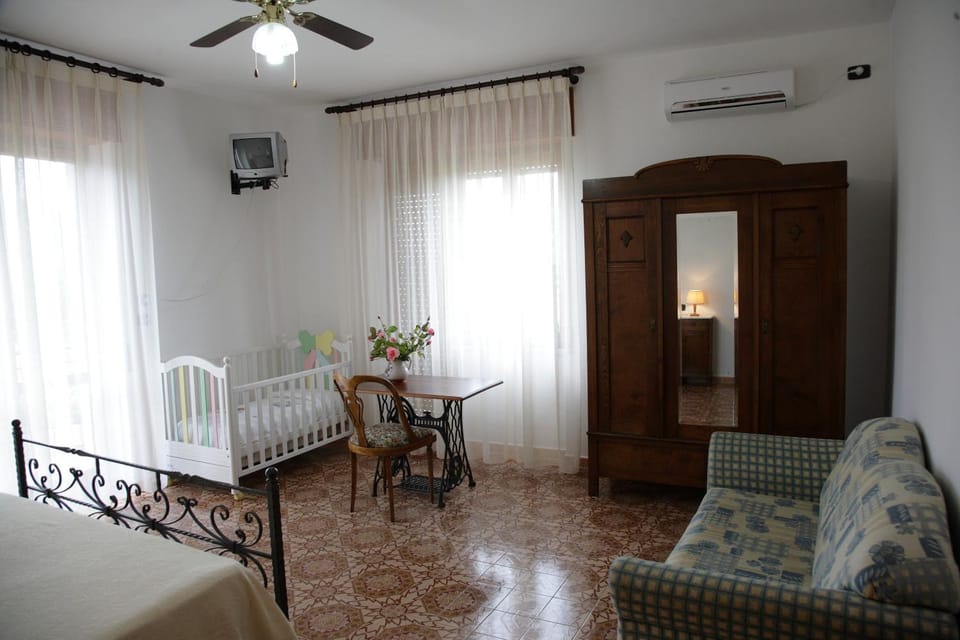 B&B La Porta Del Cilento Bed and Breakfast in Campania