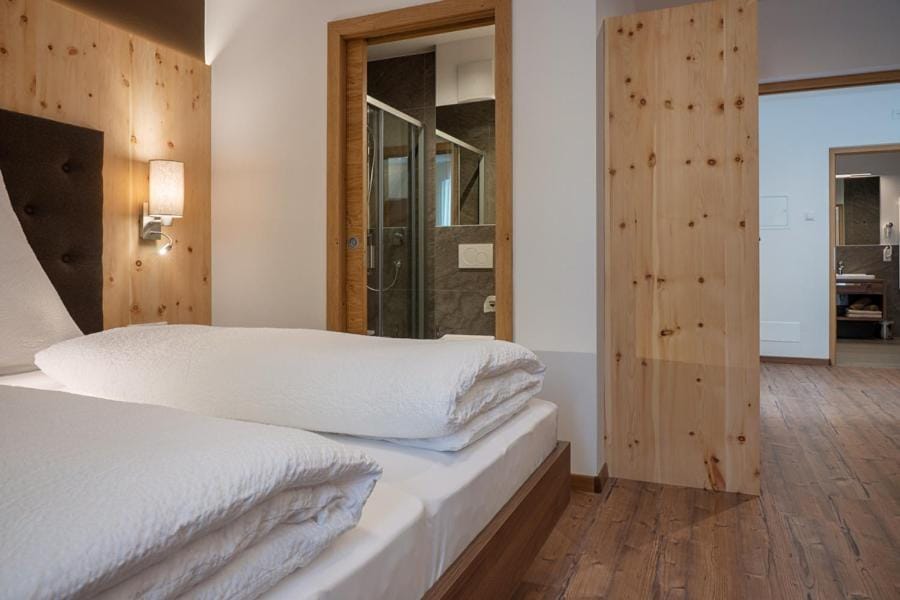 Bed, Bathroom, Photo of the whole room, Bedroom