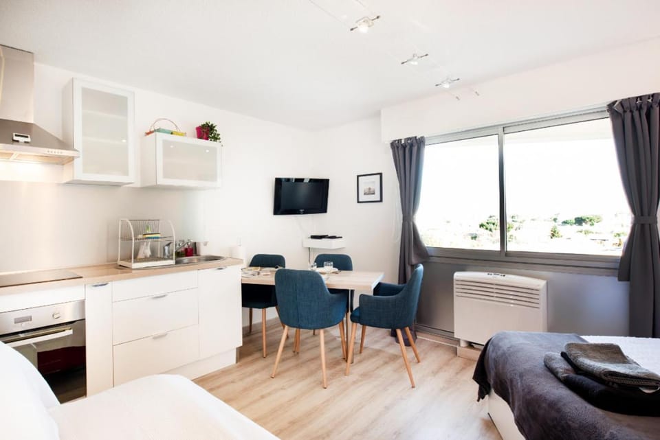 Day, Kitchen or kitchenette, Living room, Seating area, Dining area