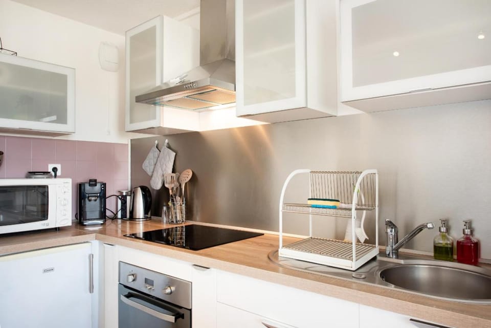 Day, Coffee/tea facilities, Kitchen or kitchenette, Autumn, On site
