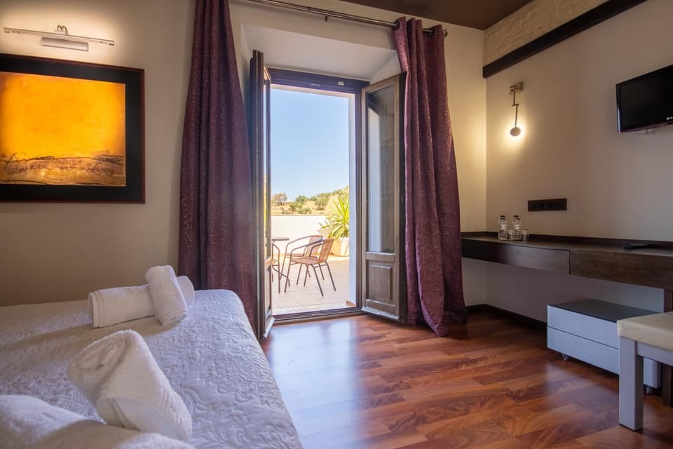 Bed, Natural landscape, Photo of the whole room, Bedroom