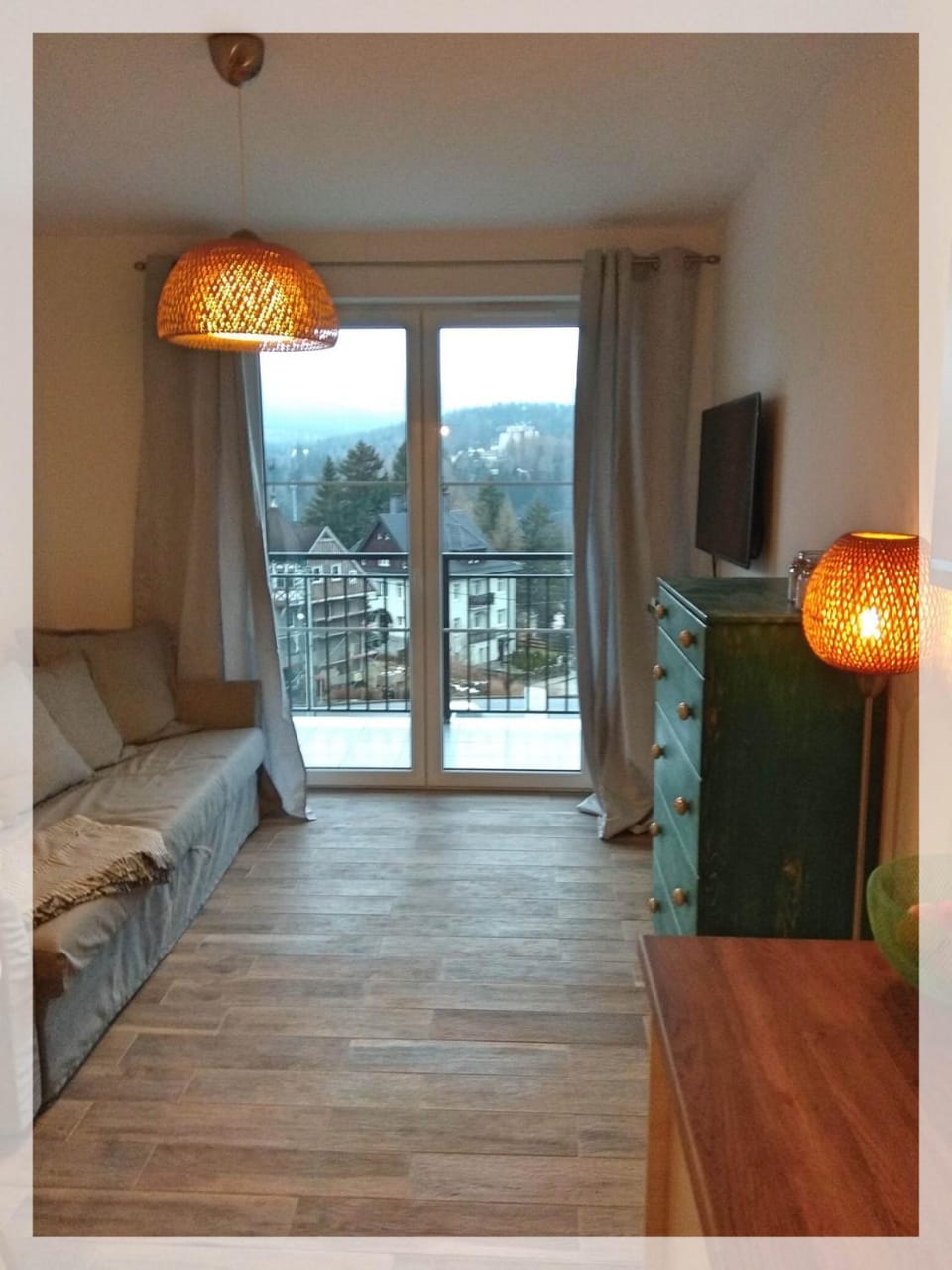 Balcony/Terrace, Living room, Mountain view