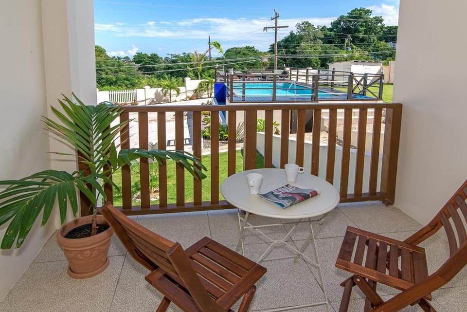 Pool view, Sea view