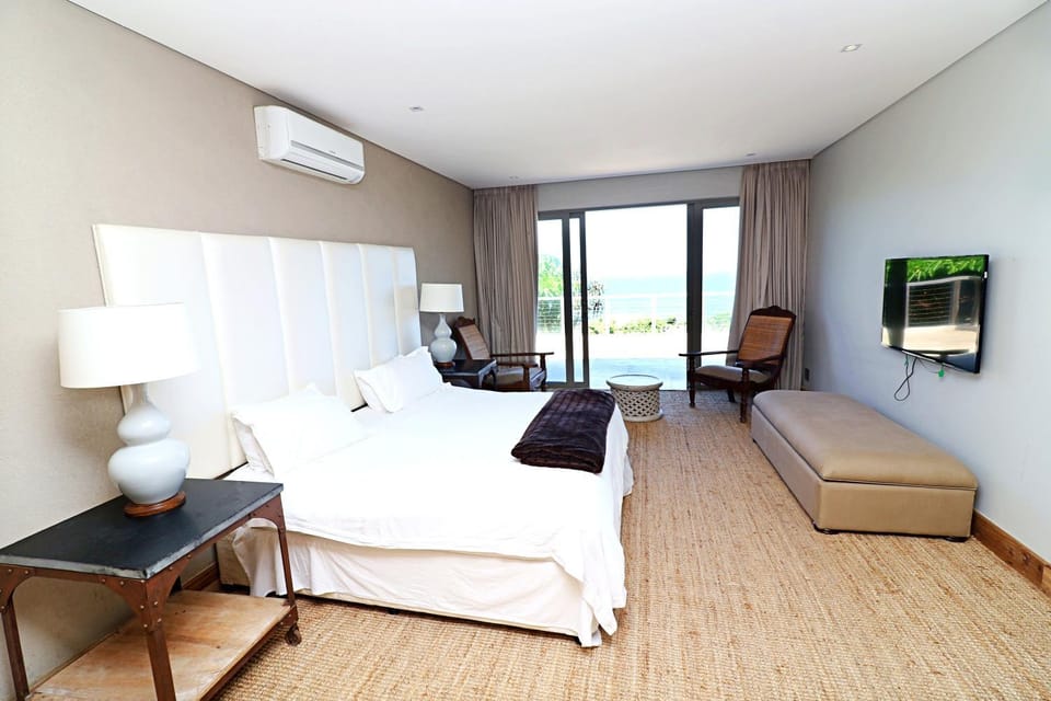 Bed, View (from property/room), Bedroom, Sea view