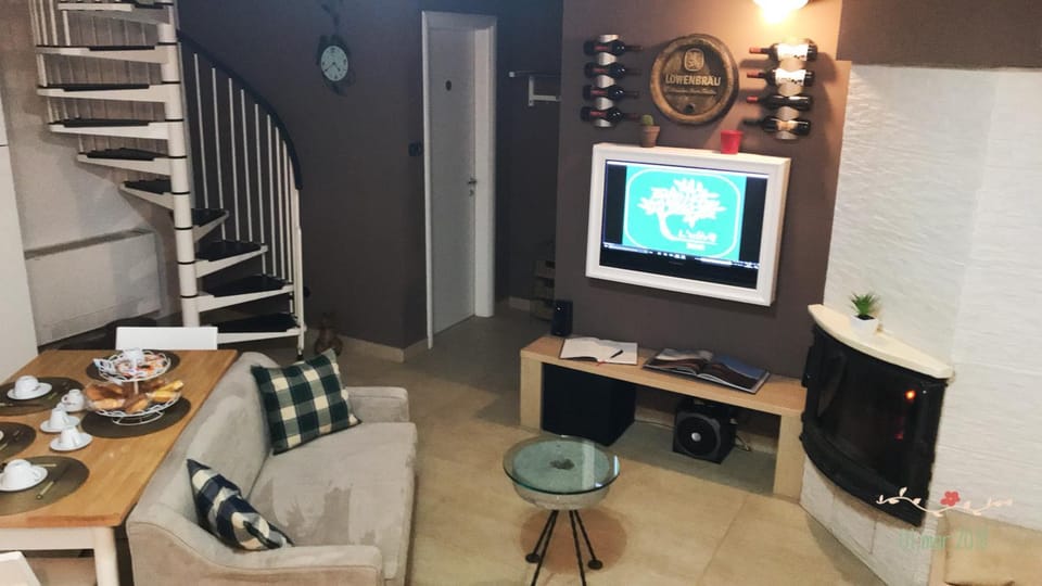 Communal lounge/ TV room, TV and multimedia, Coffee/tea facilities, Living room, Lounge or bar, Seating area, Dining area, Evening entertainment, Garden view, minibar, air conditioner, air conditioner