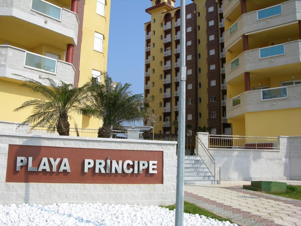 Facade/entrance, Off site