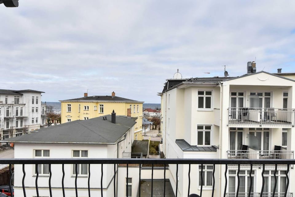 View (from property/room), Balcony/Terrace, City view