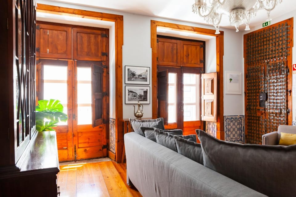 Alfama Terrace Apartment With Authentic XVIII Tiles And Historic Notes 3 Bedrooms & 2 Bathrooms AC Apartment in Lisbon