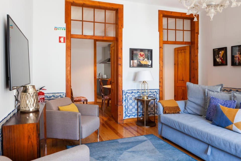 Alfama Terrace Apartment With Authentic XVIII Tiles And Historic Notes 3 Bedrooms & 2 Bathrooms AC Apartment in Lisbon