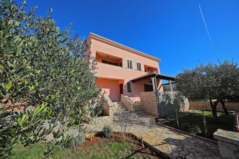 Facade/entrance, Garden view