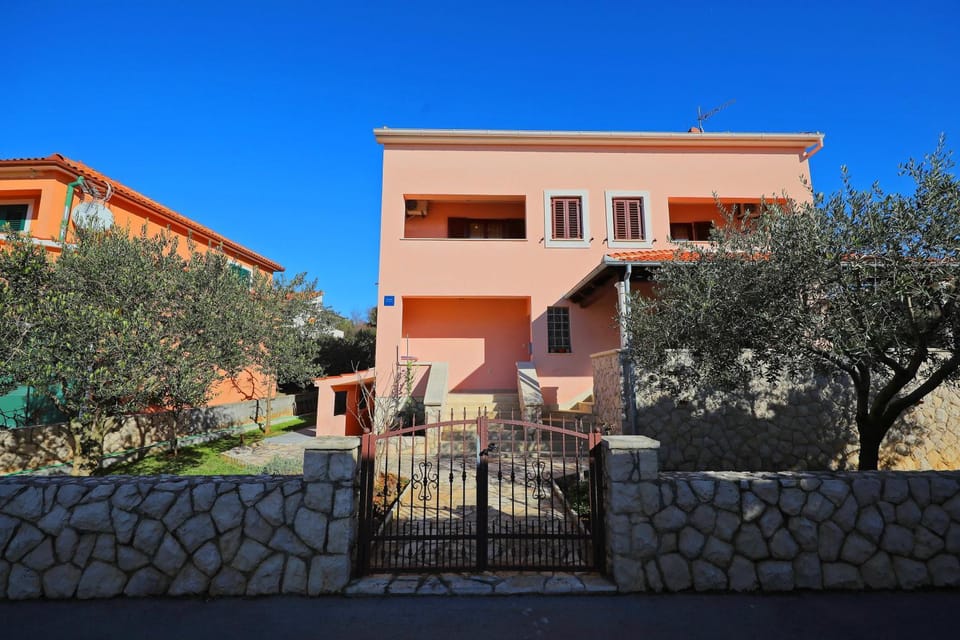 Facade/entrance, Garden view