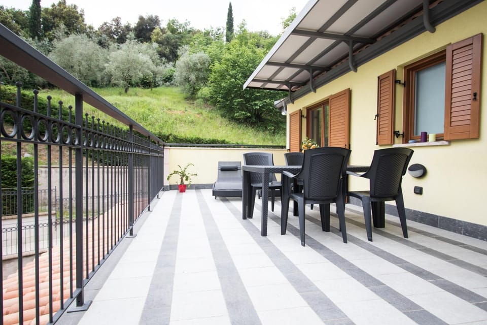 Property building, Balcony/Terrace, Mountain view