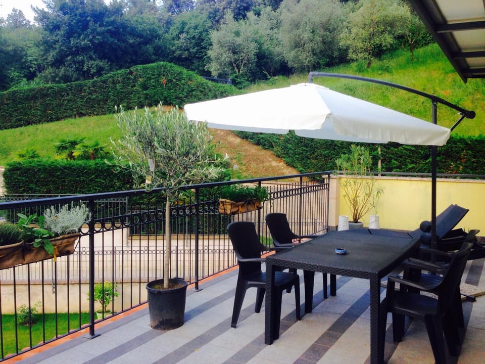 Balcony/Terrace, Decorative detail, Floor plan