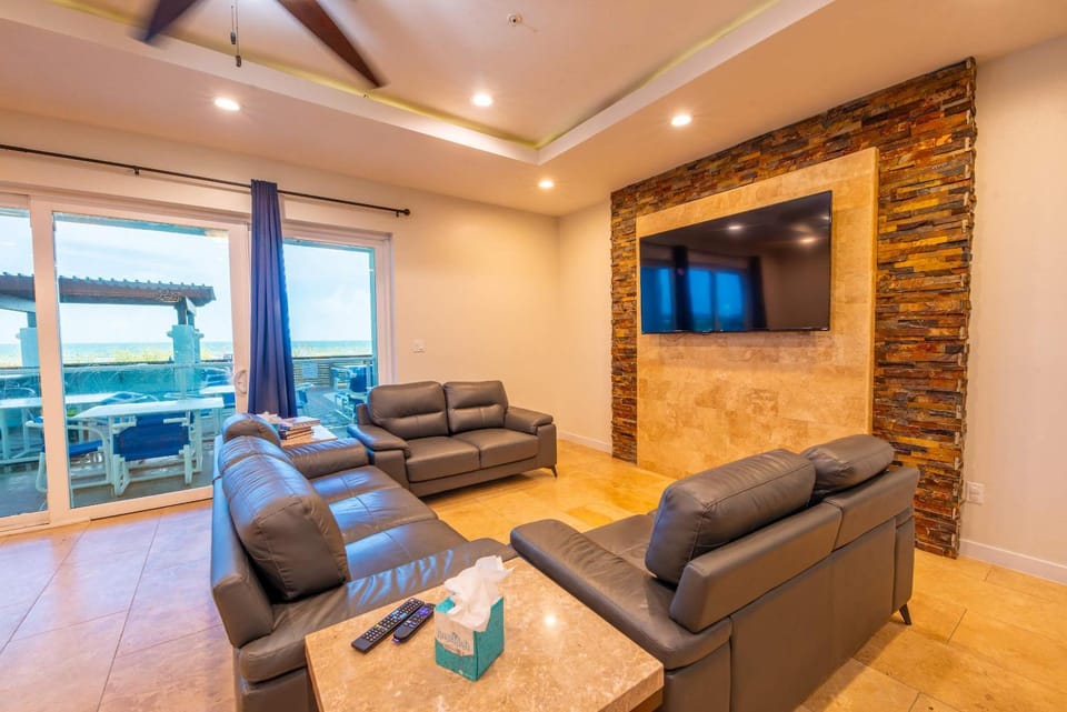 Beachfront 3 Bedroom Condo Apartment in South Padre Island