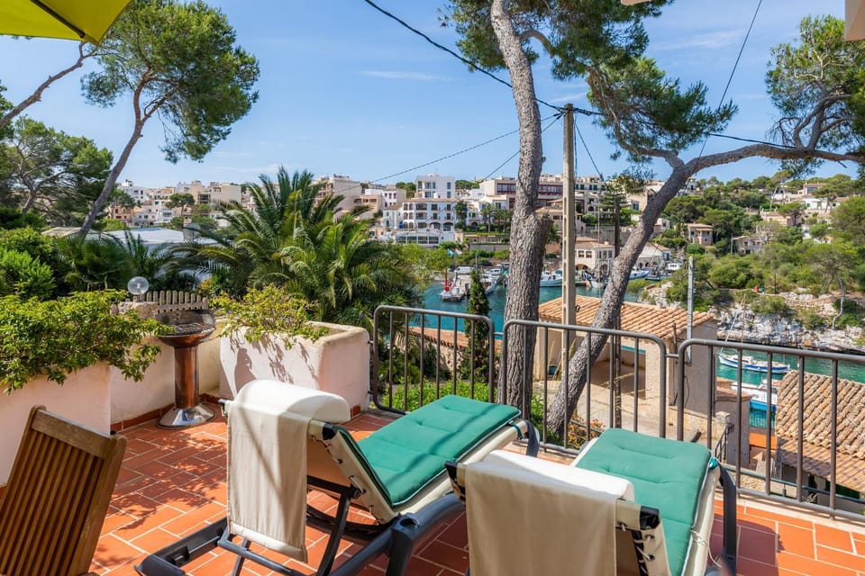 Property building, Balcony/Terrace, Living room