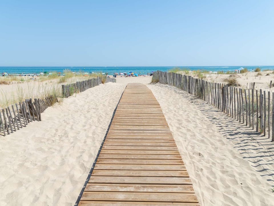 Studio cabine avec piscine, plage directe, terrasse et parking - Animaux acceptés - FR-1-387-53 Cabin in Marseillan