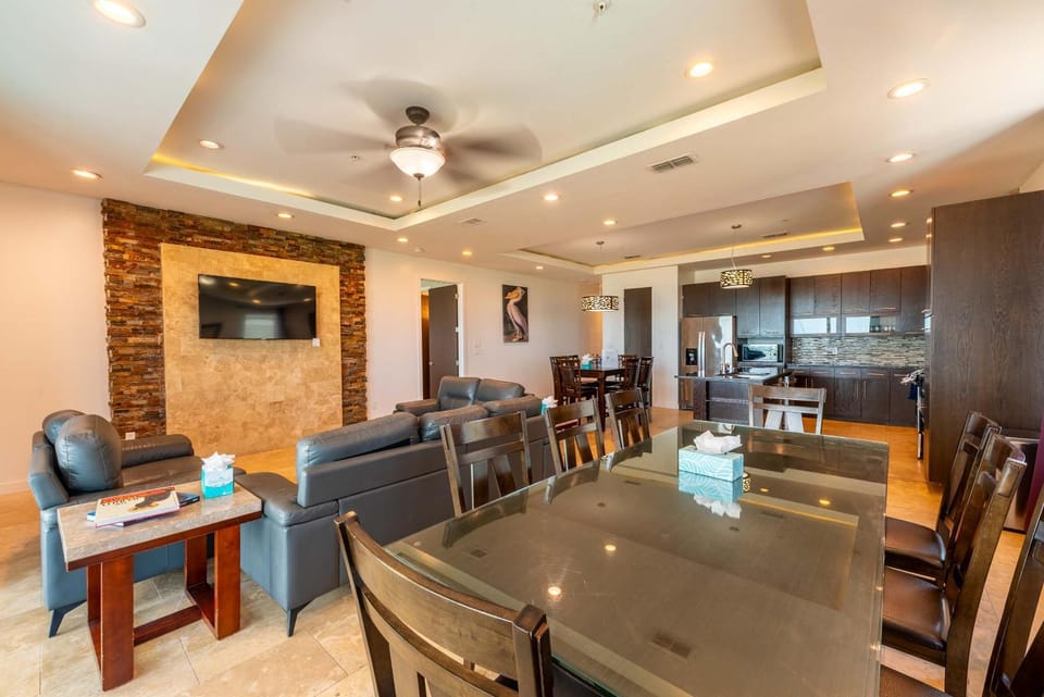 5 BEDROOM BEACHFRONT CONDO - 2nd Floor Apartment in South Padre Island