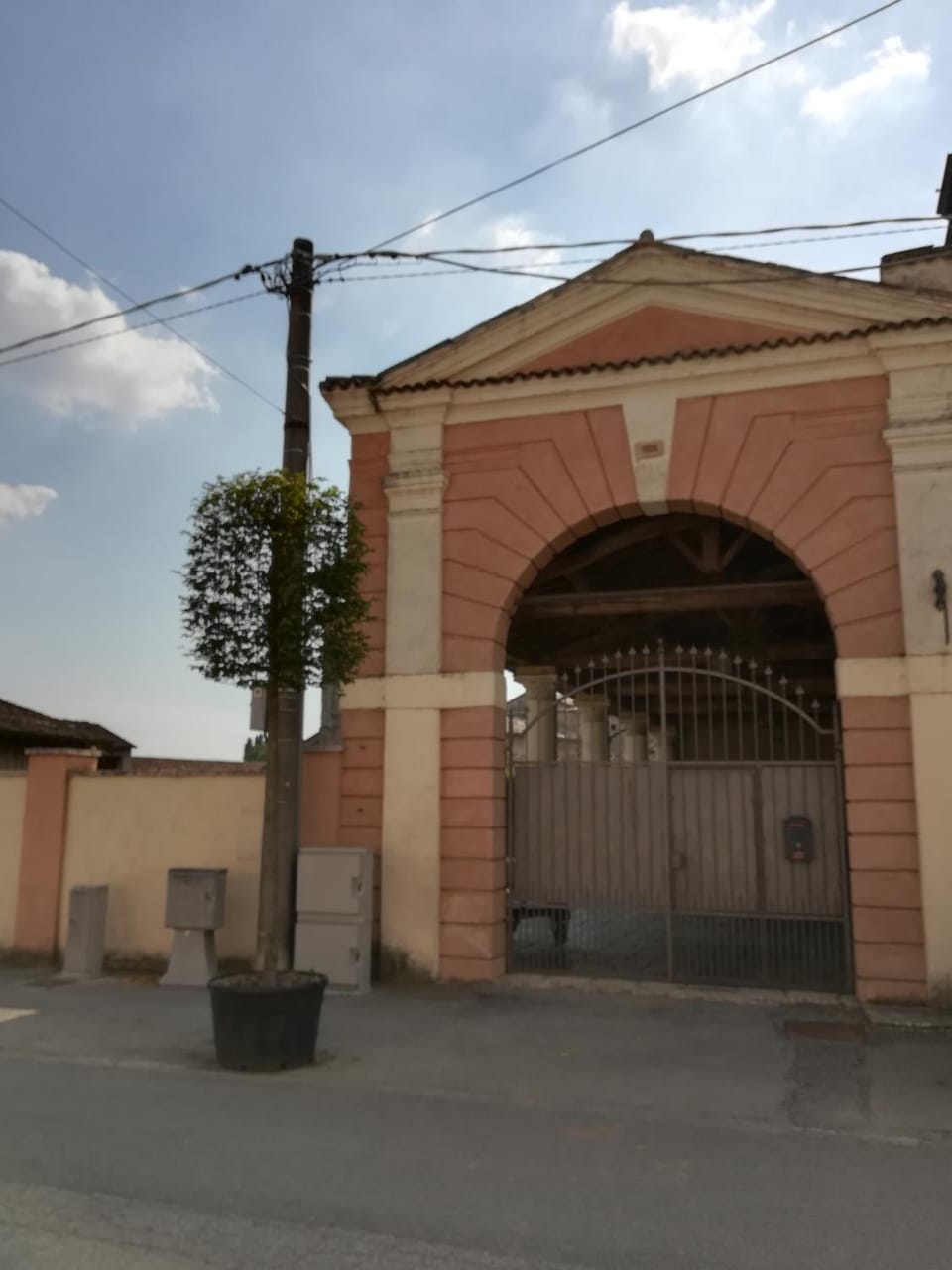 Facade/entrance