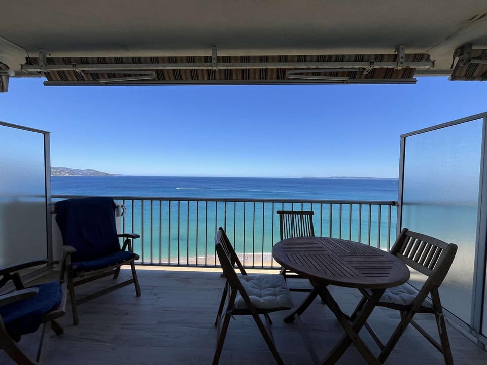 Appartement T2 au Lavandou avec Parking et Vue Imprenable - FR-1-308-82 Apartment in Le Lavandou