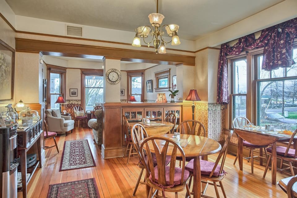 Dining area, Internal: Not applicable to any particular room