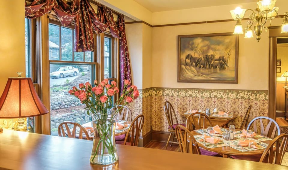 Dining area, Internal: Not applicable to any particular room