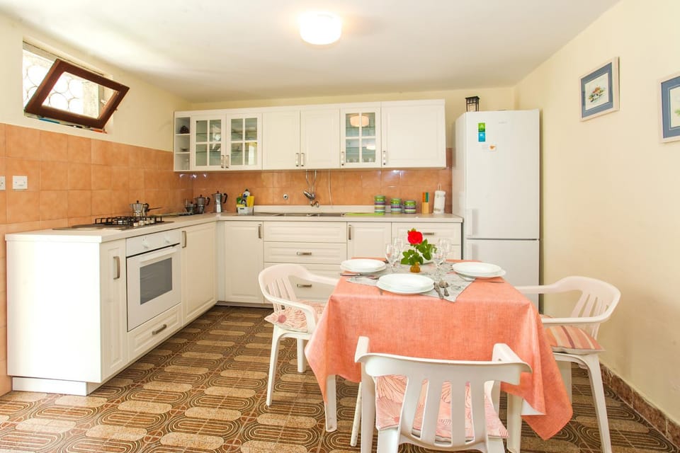 Communal kitchen, On site