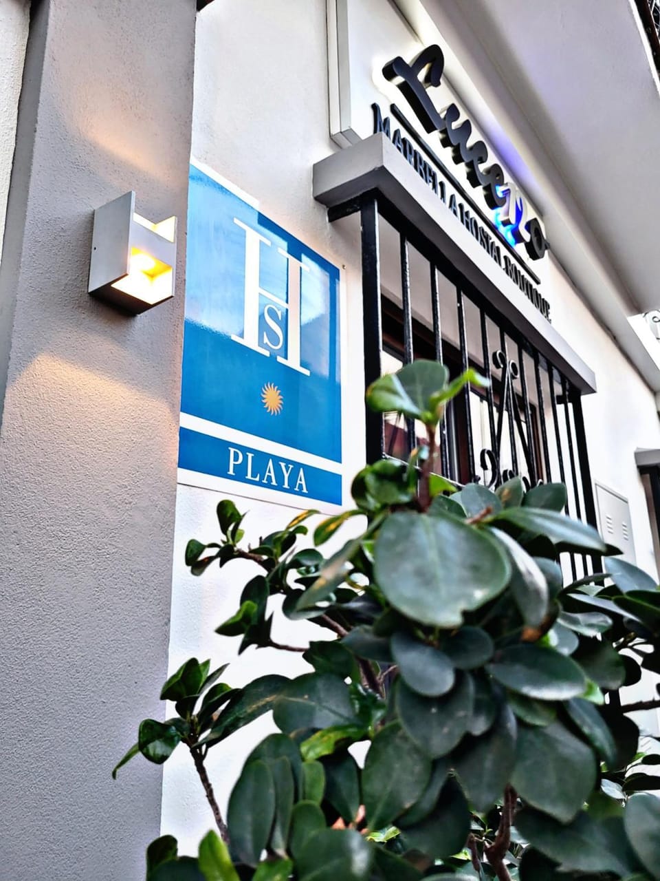 Facade/entrance