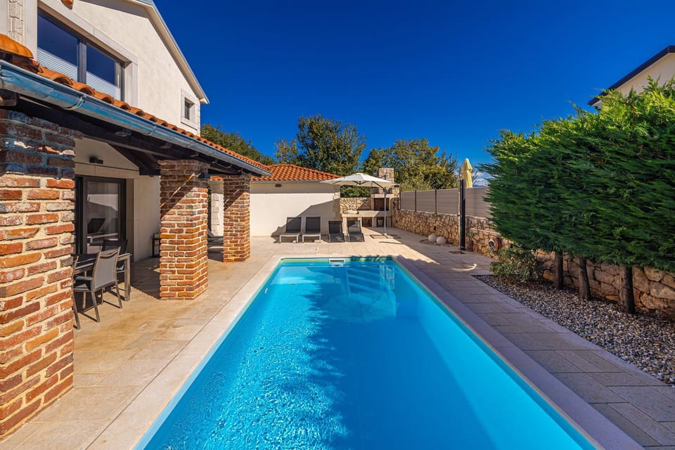 Property building, Swimming pool
