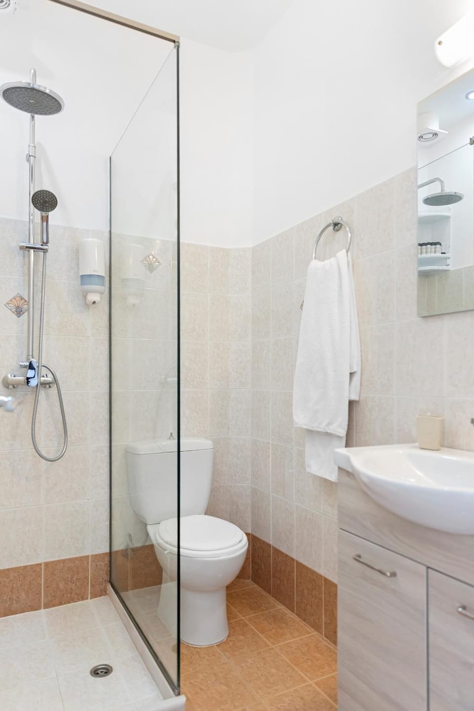 Shower, Toilet, Bathroom, towels