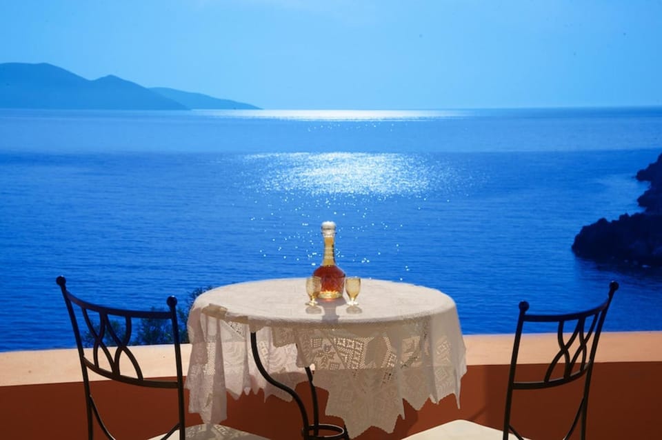 Patio, Day, Alcoholic drinks