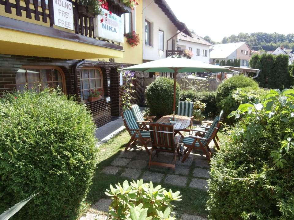 Garden, Seating area, Garden view