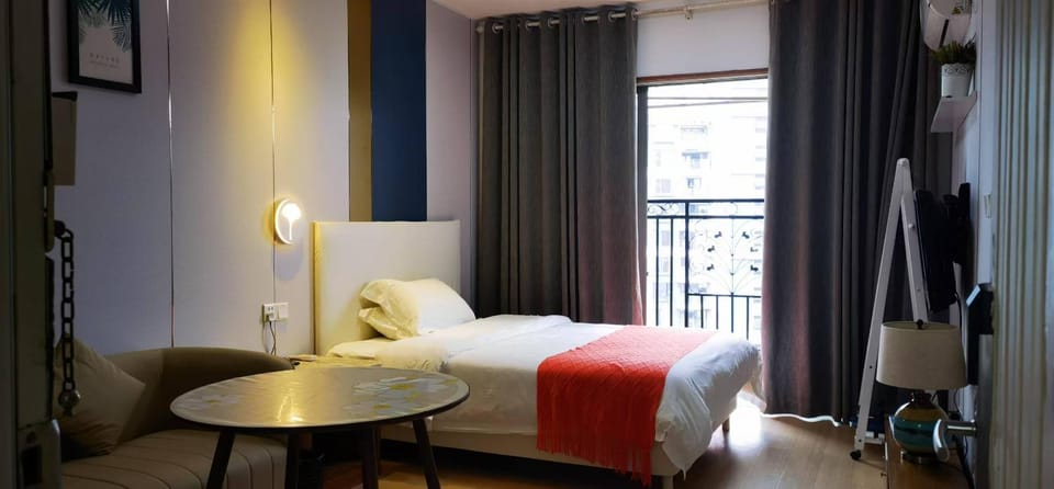 Photo of the whole room, Bedroom