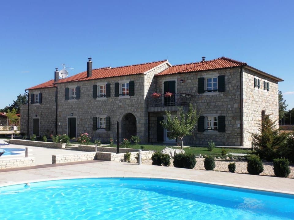 Swimming pool, Swimming pool