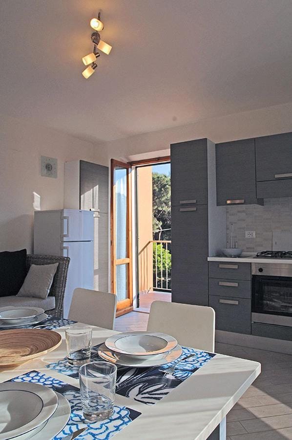 Day, Dining area